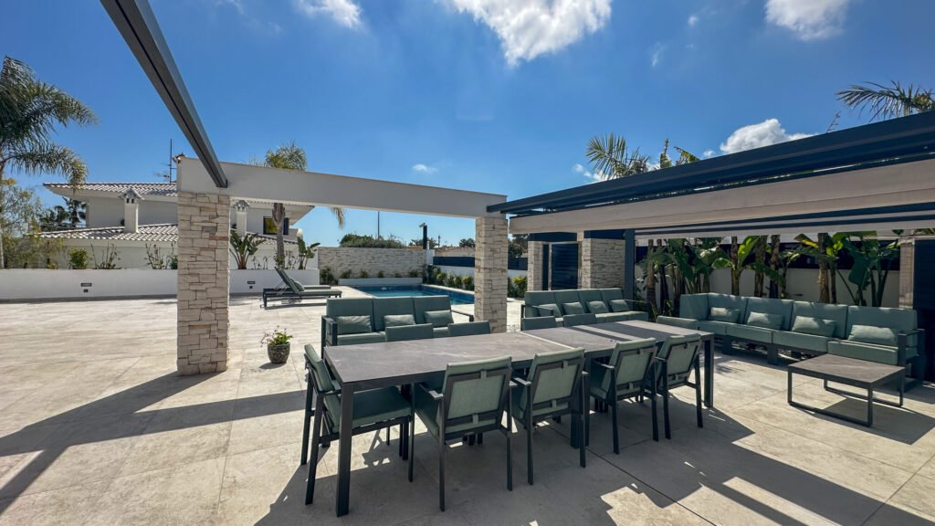 Ultra‑ylellinen golf- ja merinäköalavilla Villamartínissa – Välimerellisen elämäntyylin huipentuma