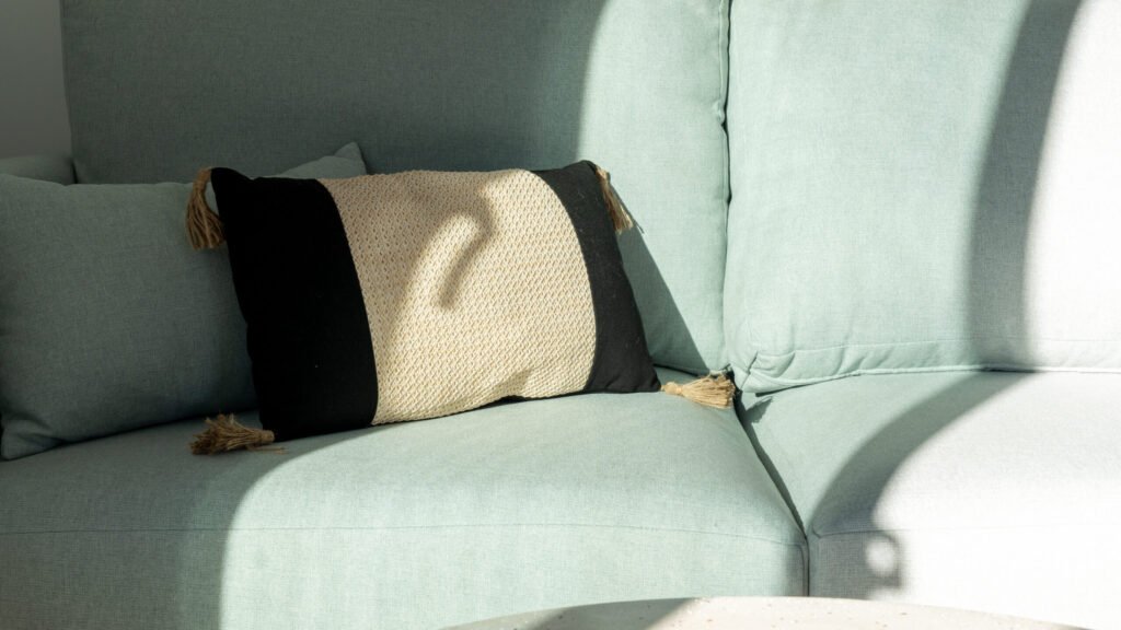 Valoisa design‑villa golfkentän reunalla – suuret sisätilat ja poikkeukselliset ulkoalueet