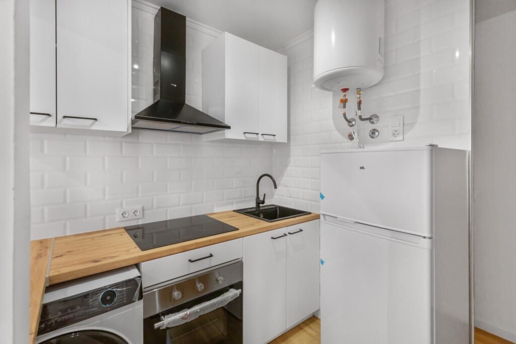 Apartamento reformado con vistas al mar, piscina, tenis y aparcamiento