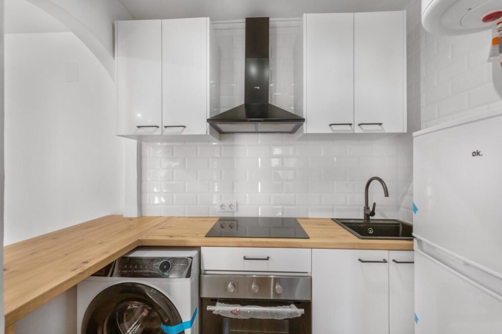 Apartamento reformado con vistas al mar, piscina, tenis y aparcamiento