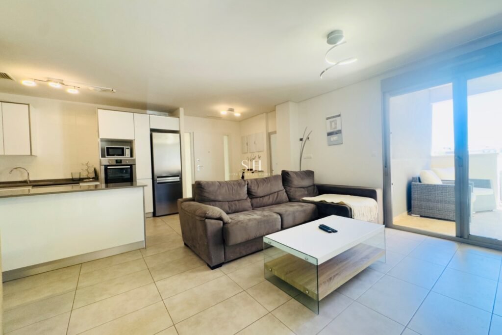 Exclusive apartment in Los Dolses Villamartín with large 35 m² terrace, indoor heated pool, spa, gym and privileged location close to all services, ready to move into, unique opportunity in a high-dem