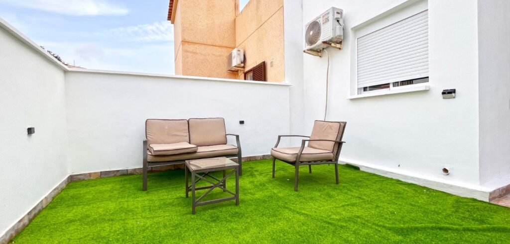 Modernisti remontoitu yhden tason koti Playa Flamencassa