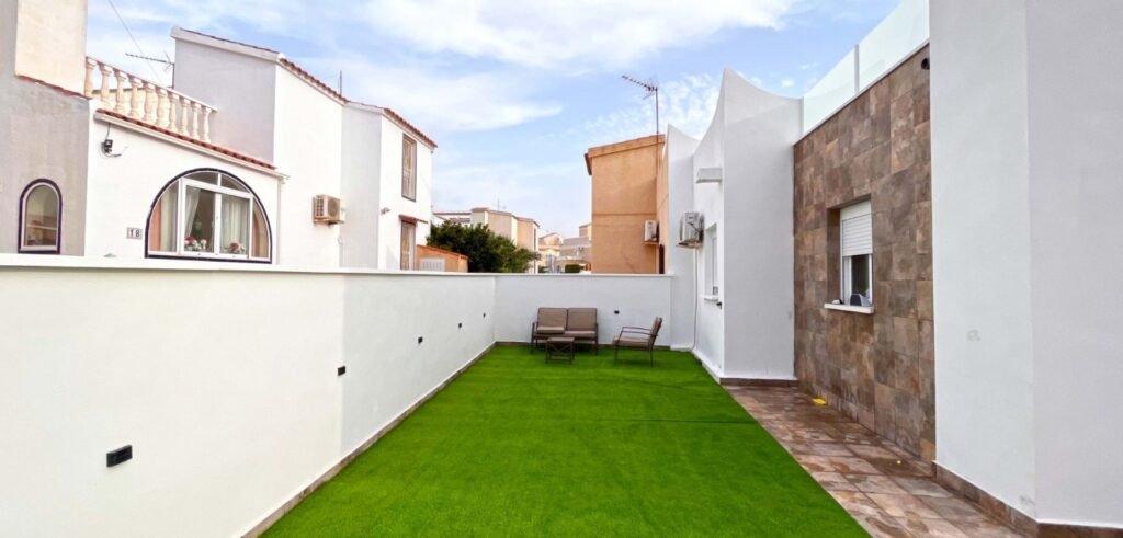 Modernisti remontoitu yhden tason koti Playa Flamencassa