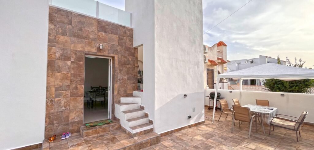 Modernisti remontoitu yhden tason koti Playa Flamencassa
