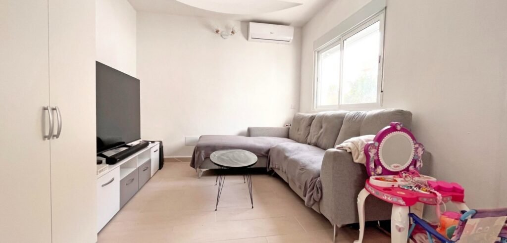 Modernisti remontoitu yhden tason koti Playa Flamencassa