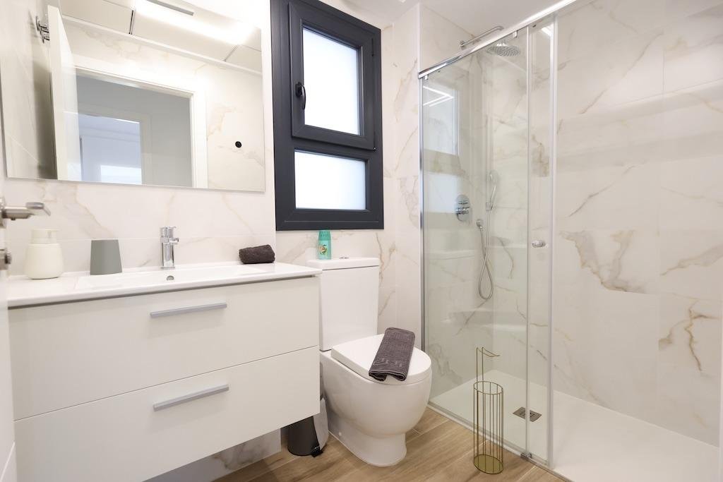 Modern [amp;] Move-In Ready Apartment in Villamartin