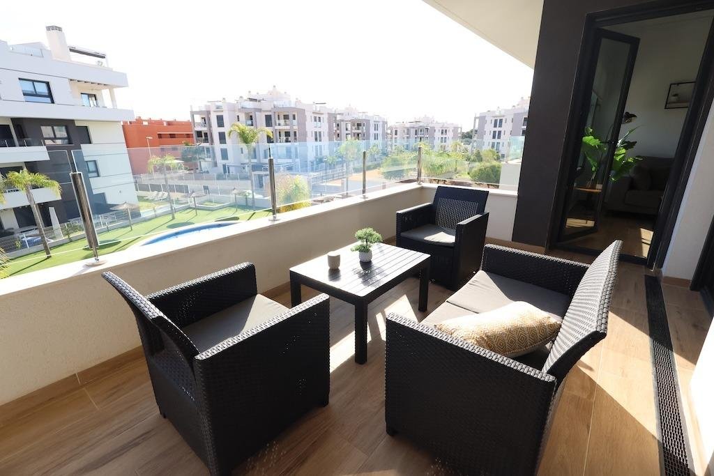 Modern [amp;] Move-In Ready Apartment in Villamartin
