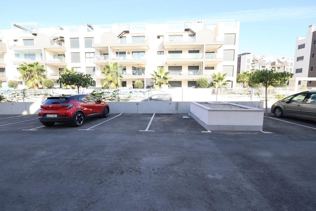 Modern [amp;] Move-In Ready Apartment in Villamartin