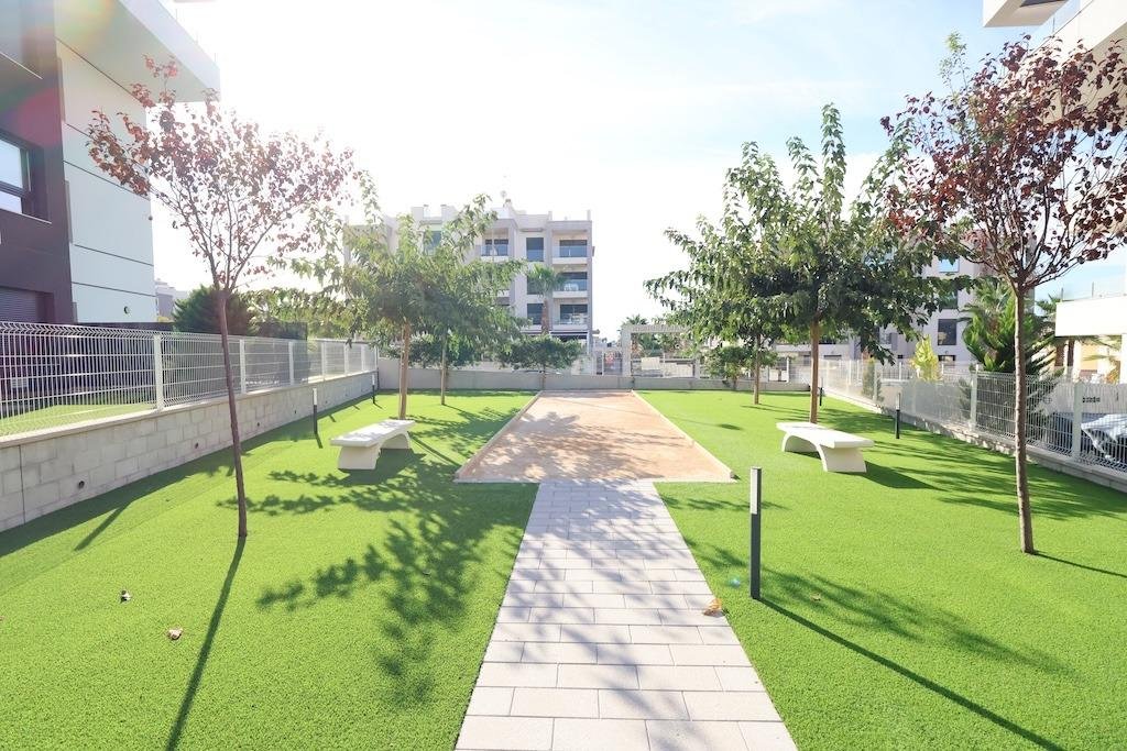 Modern [amp;] Move-In Ready Apartment in Villamartin