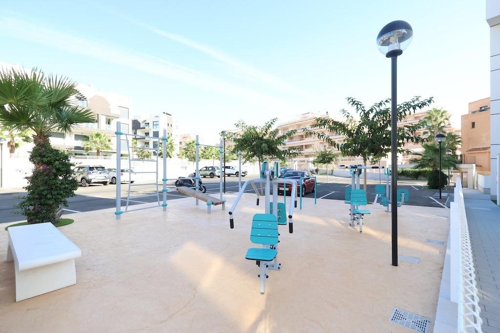 Modern [amp;] Move-In Ready Apartment in Villamartin