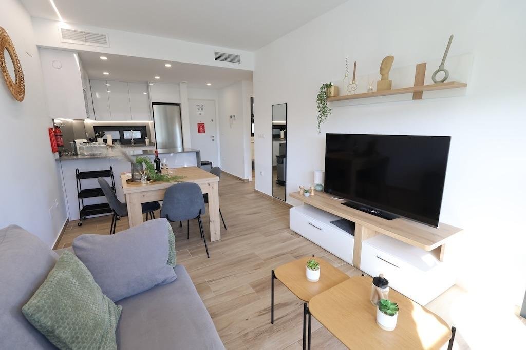 Modern [amp;] Move-In Ready Apartment in Villamartin
