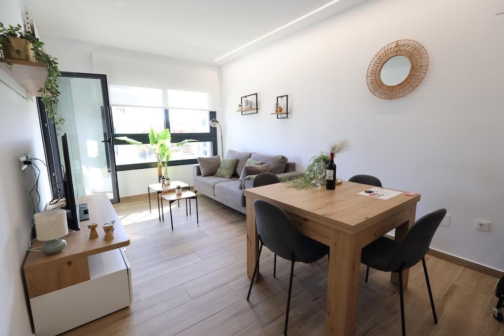 Modern [amp;] Move-In Ready Apartment in Villamartin