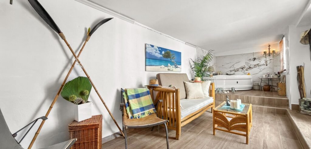 Suuri villa vierastaloilla, yksityisellä SPA‑alueella ja upealla puutarhalla Ciudad Quesadassa