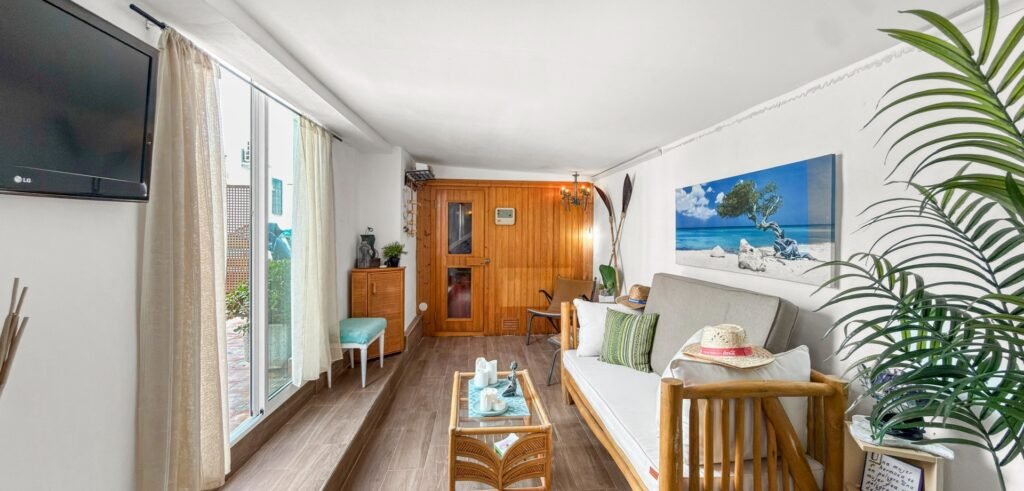 Suuri villa vierastaloilla, yksityisellä SPA‑alueella ja upealla puutarhalla Ciudad Quesadassa