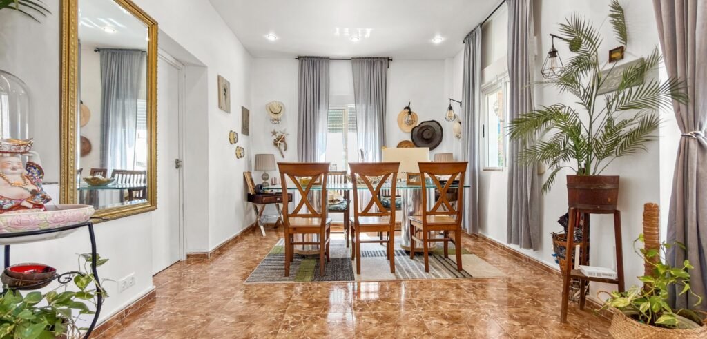 Suuri villa vierastaloilla, yksityisellä SPA‑alueella ja upealla puutarhalla Ciudad Quesadassa