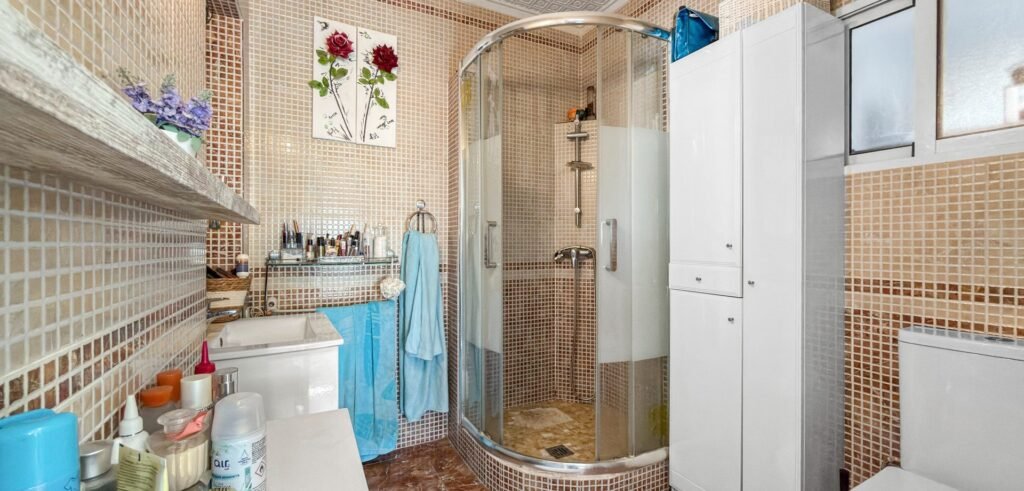 Suuri villa vierastaloilla, yksityisellä SPA‑alueella ja upealla puutarhalla Ciudad Quesadassa