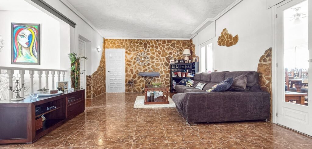Suuri villa vierastaloilla, yksityisellä SPA‑alueella ja upealla puutarhalla Ciudad Quesadassa