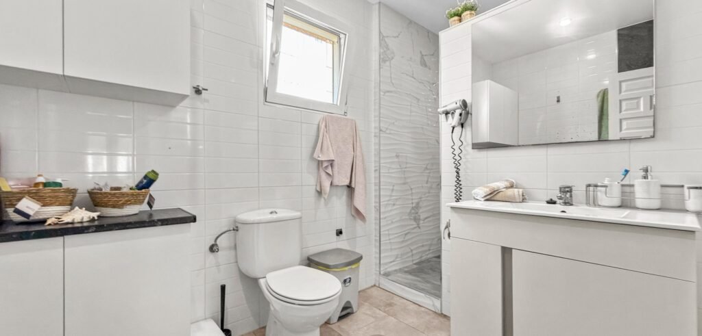 Suuri villa vierastaloilla, yksityisellä SPA‑alueella ja upealla puutarhalla Ciudad Quesadassa