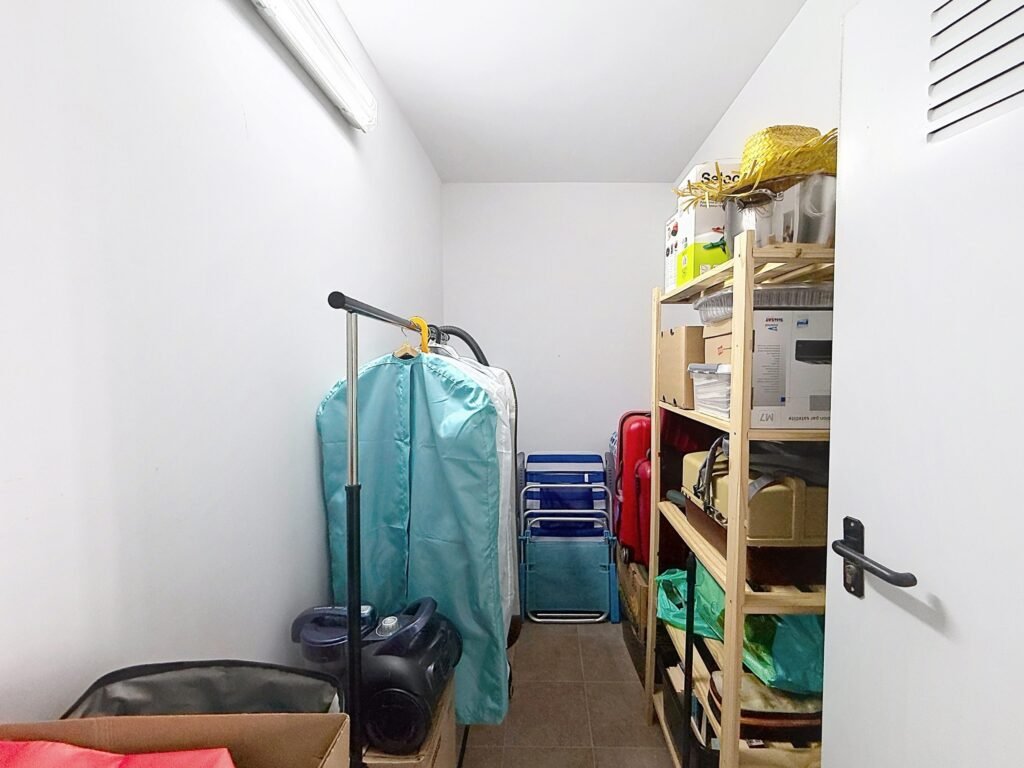 Moderno Apartamento de Dos Dormitorios en Las Ramblas Golf con Terraza Acristalada