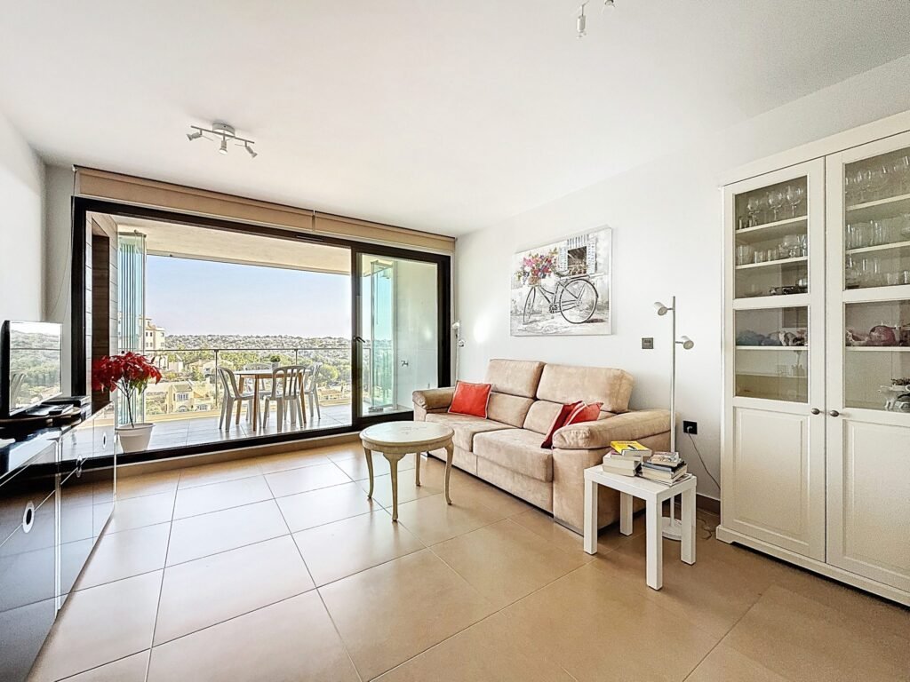 Moderno Apartamento de Dos Dormitorios en Las Ramblas Golf con Terraza Acristalada