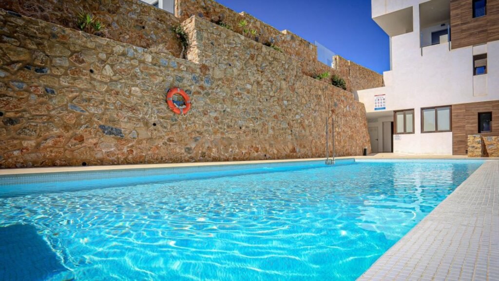 Moderno Apartamento de Dos Dormitorios en Las Ramblas Golf con Terraza Acristalada