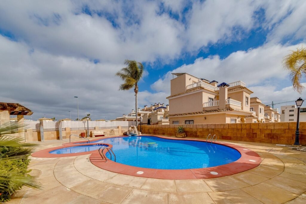 Myytävä asunto Orihuela Costa