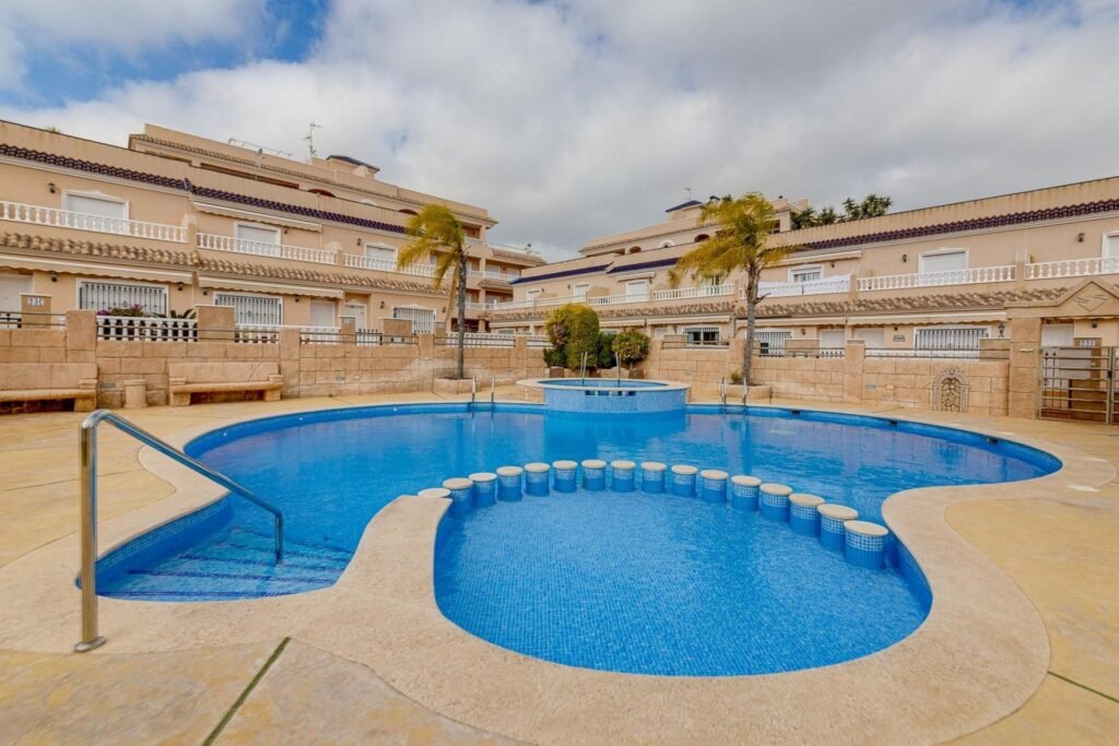 Myytävä asunto Orihuela Costa