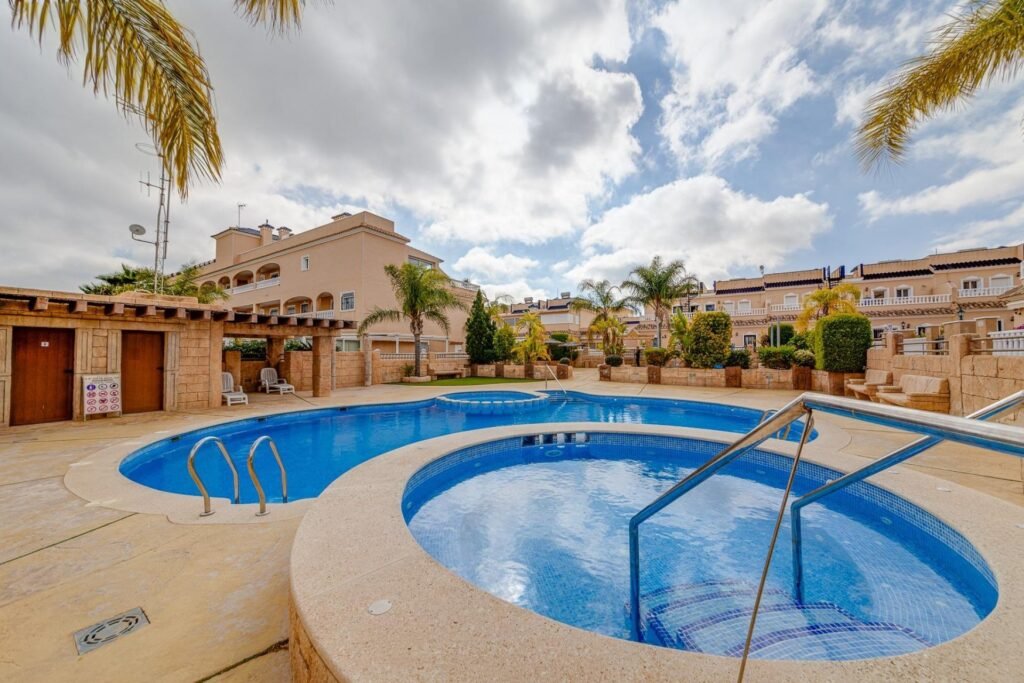Myytävä asunto Orihuela Costa