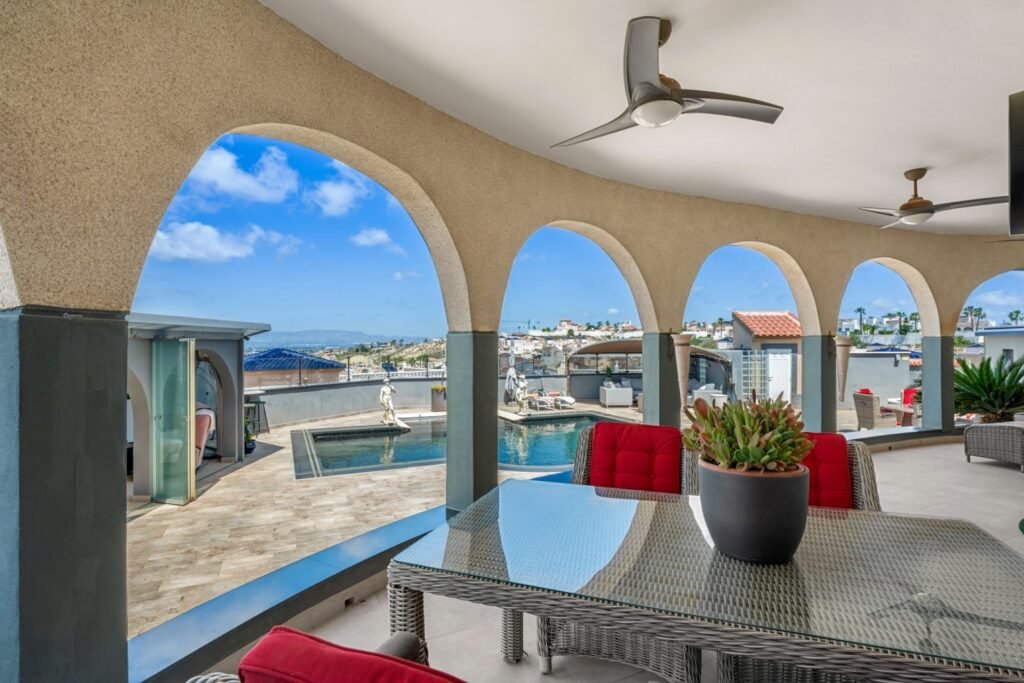 Villa de 5 dormitorios con vistas panorámicas al campo de golf La Marquesa