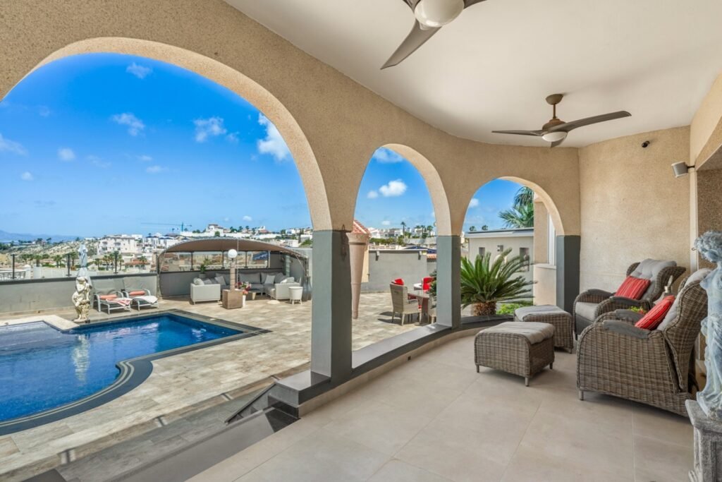 Villa de 5 dormitorios con vistas panorámicas al campo de golf La Marquesa