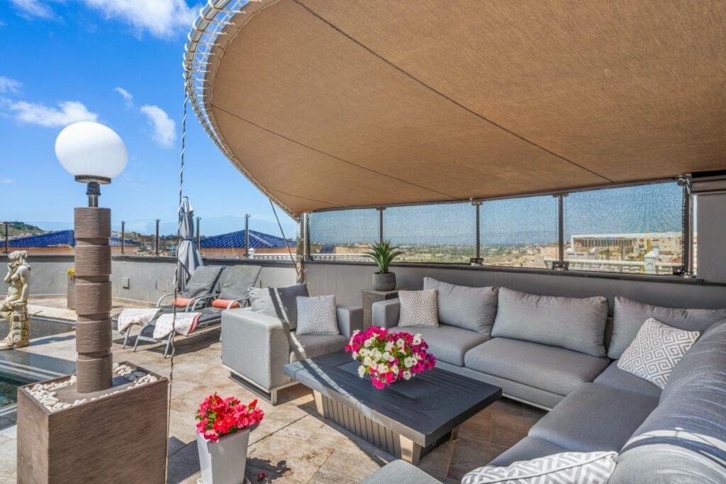 Villa de 5 dormitorios con vistas panorámicas al campo de golf La Marquesa
