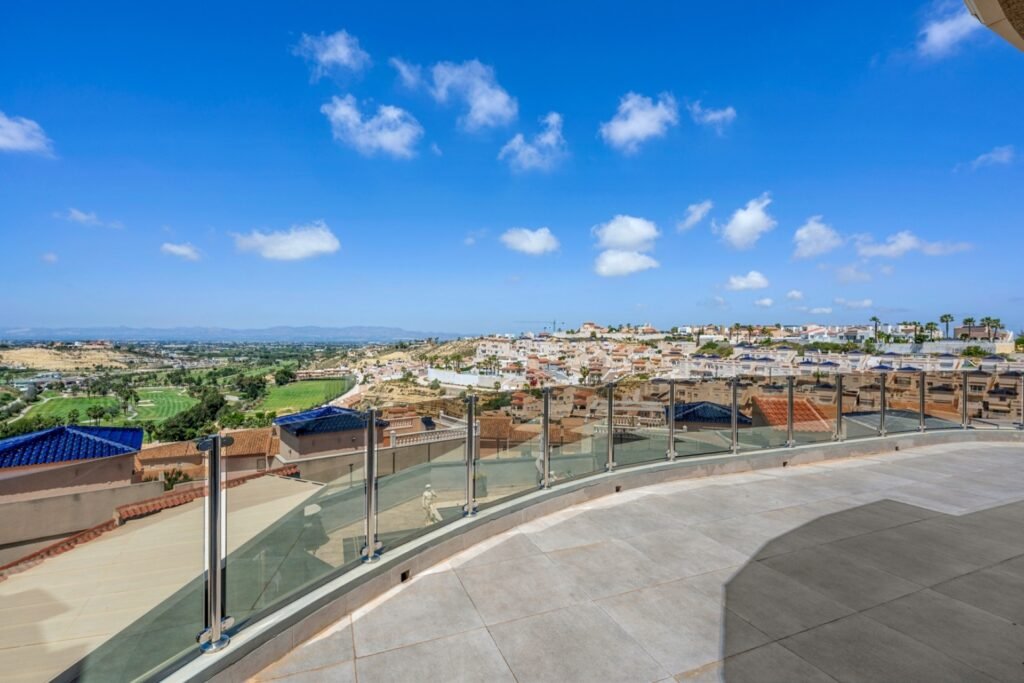 Villa de 5 dormitorios con vistas panorámicas al campo de golf La Marquesa
