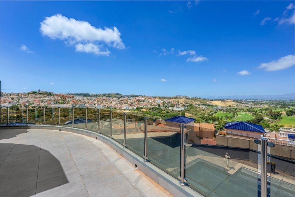 Villa de 5 dormitorios con vistas panorámicas al campo de golf La Marquesa