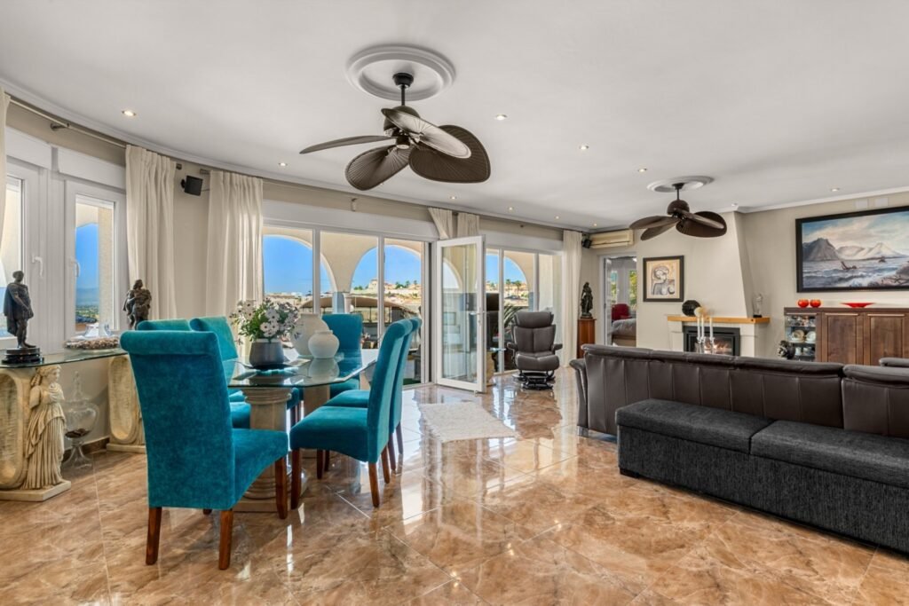 Villa de 5 dormitorios con vistas panorámicas al campo de golf La Marquesa