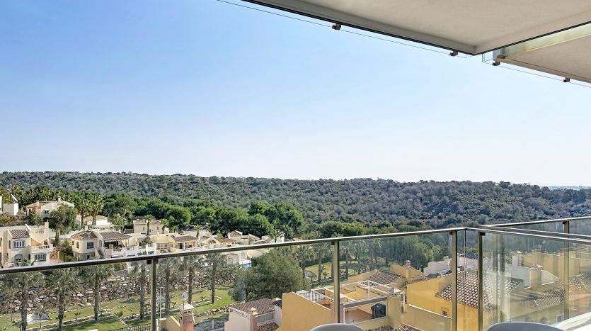 Moderno Apartamento de Dos Dormitorios en Las Ramblas Golf con Terraza Acristalada