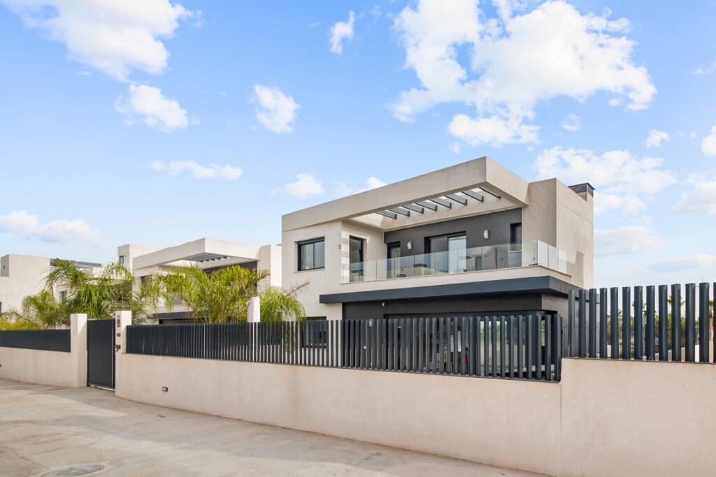 Fabulous 4 Beds Modern Detached Villa in Algorfa