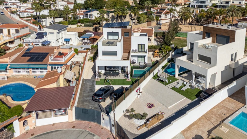 Contemporary 4-Bedroom Villa with Private Pool in Central Ciudad Quesada