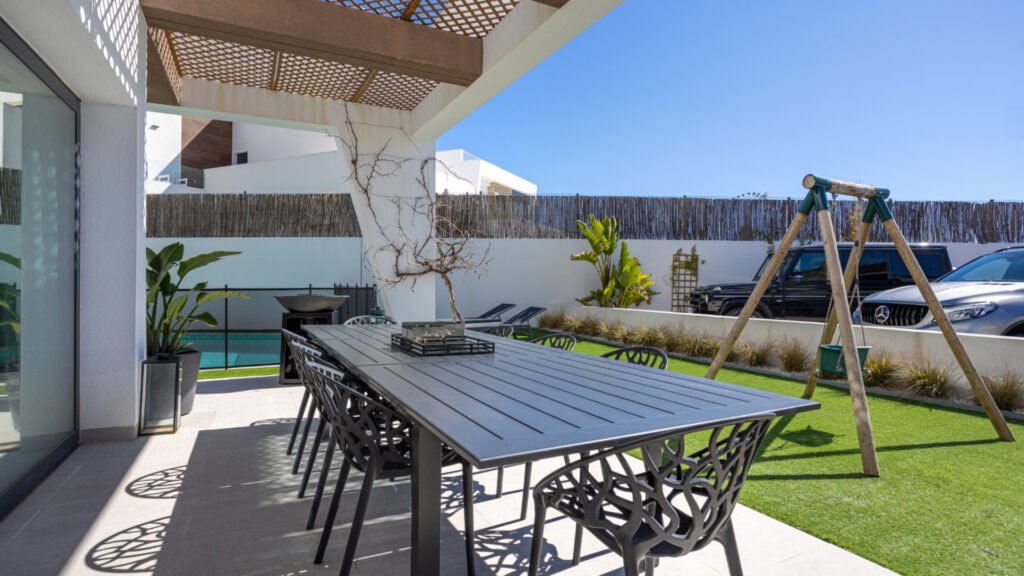 Contemporary 4-Bedroom Villa with Private Pool in Central Ciudad Quesada