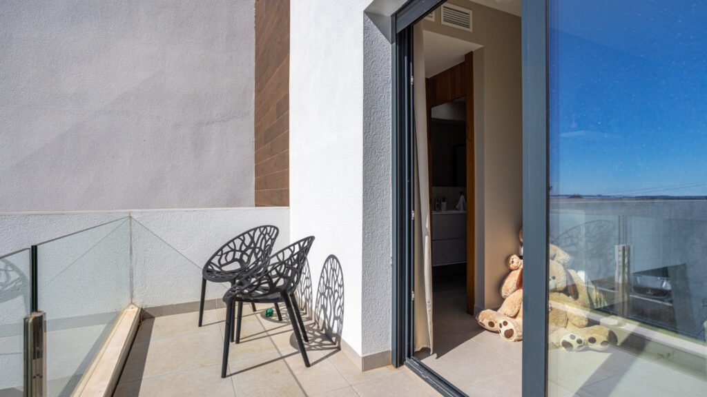 Contemporary 4-Bedroom Villa with Private Pool in Central Ciudad Quesada