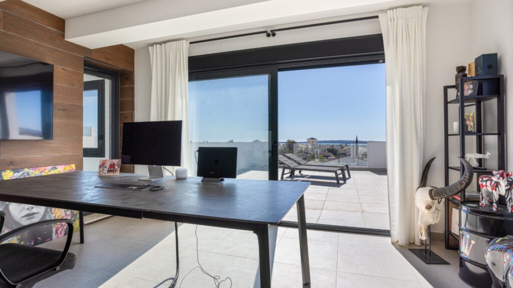 Contemporary 4-Bedroom Villa with Private Pool in Central Ciudad Quesada