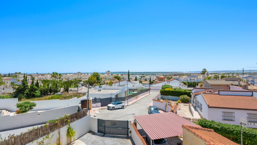 Contemporary 4-Bedroom Villa with Private Pool in Central Ciudad Quesada