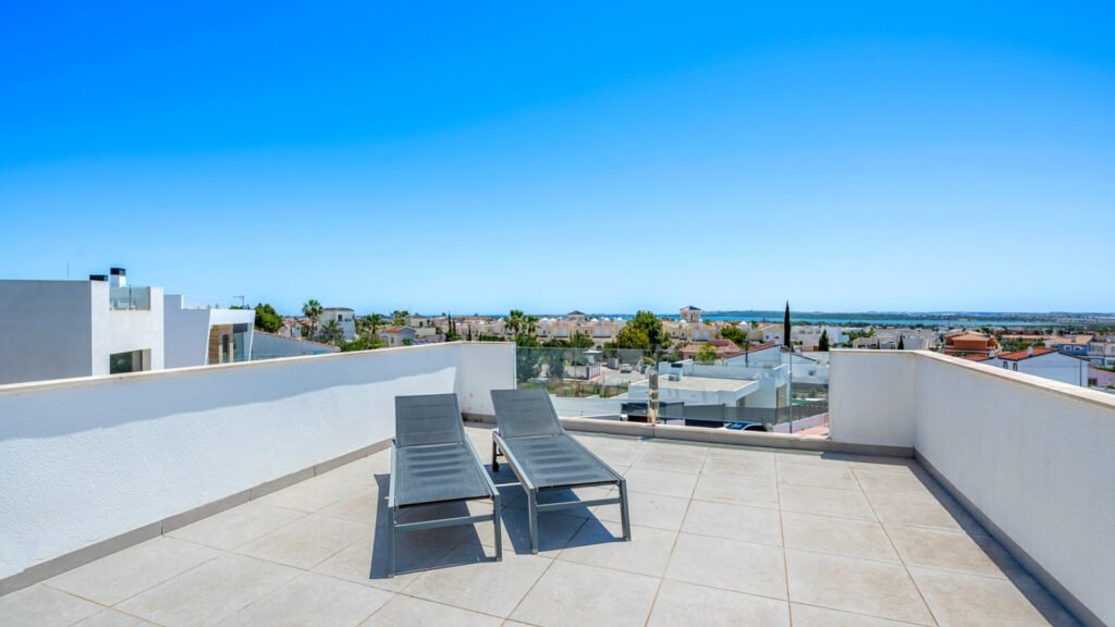 Contemporary 4-Bedroom Villa with Private Pool in Central Ciudad Quesada