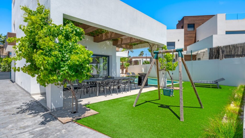 Contemporary 4-Bedroom Villa with Private Pool in Central Ciudad Quesada