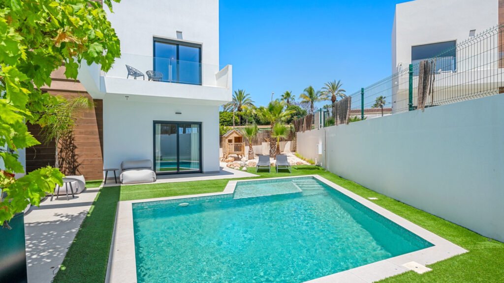 Contemporary 4-Bedroom Villa with Private Pool in Central Ciudad Quesada