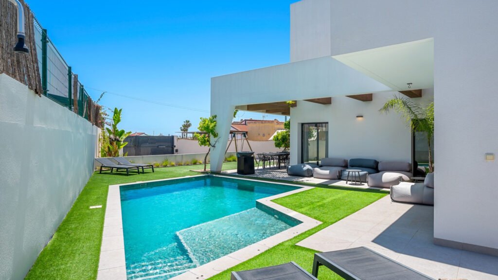 Contemporary 4-Bedroom Villa with Private Pool in Central Ciudad Quesada