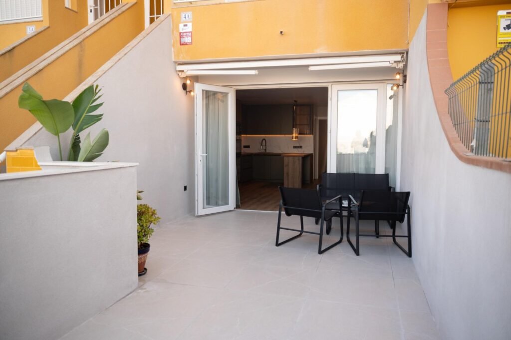 Moderno bungalow en primera línea de mar completamente reformado
