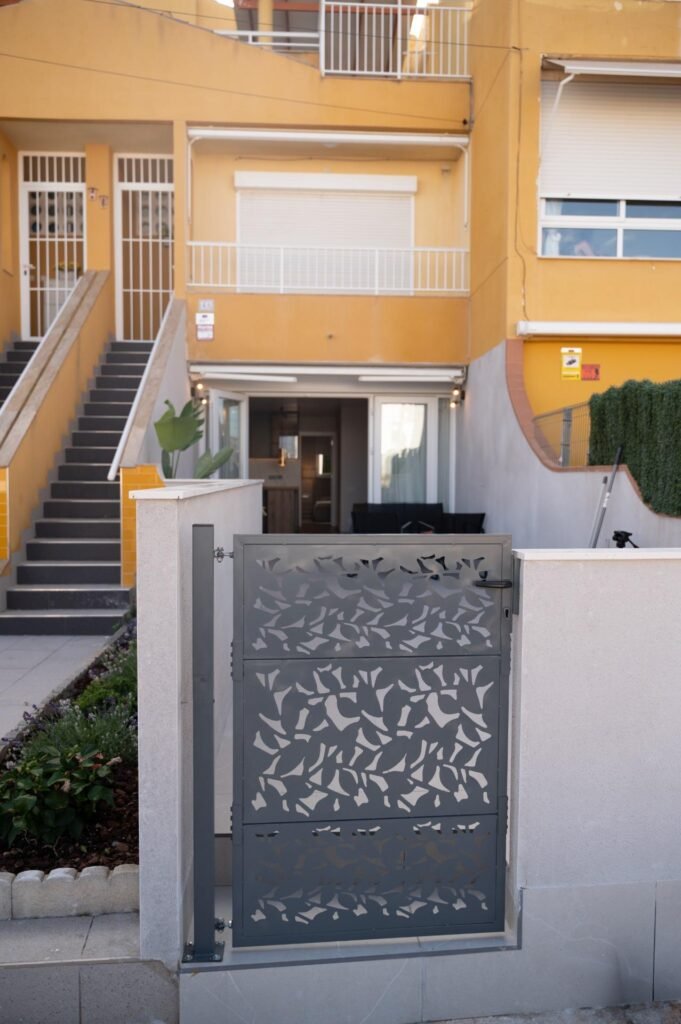 Moderno bungalow en primera línea de mar completamente reformado