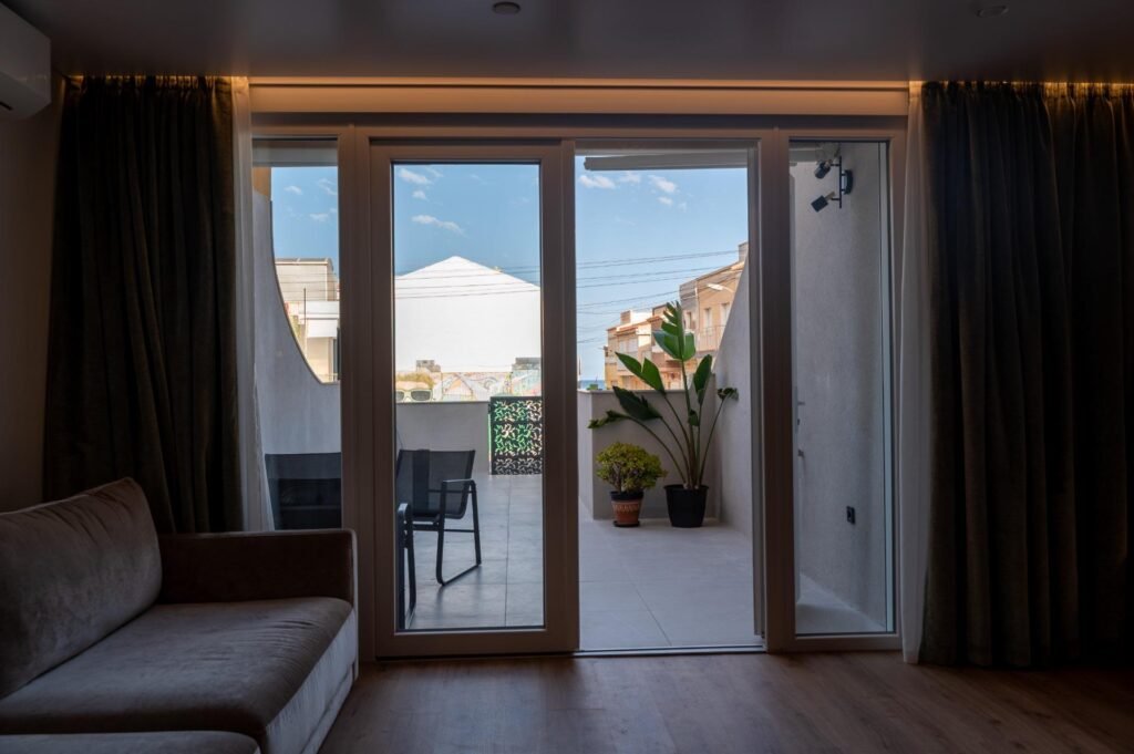 Moderno bungalow en primera línea de mar completamente reformado