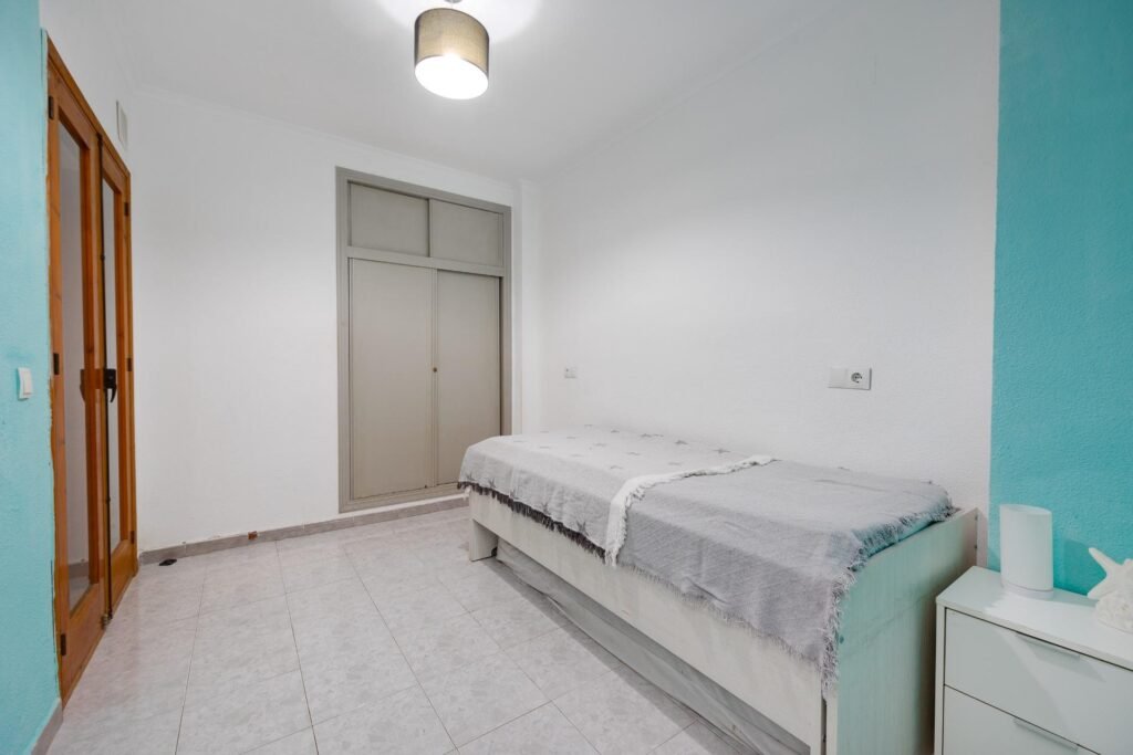 Valoisa ja käytännöllinen alakerran asunto, Torrevieja