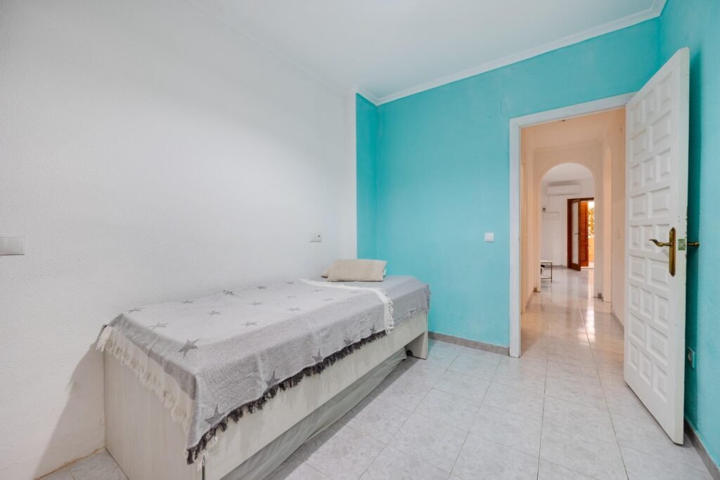 Valoisa ja käytännöllinen alakerran asunto, Torrevieja